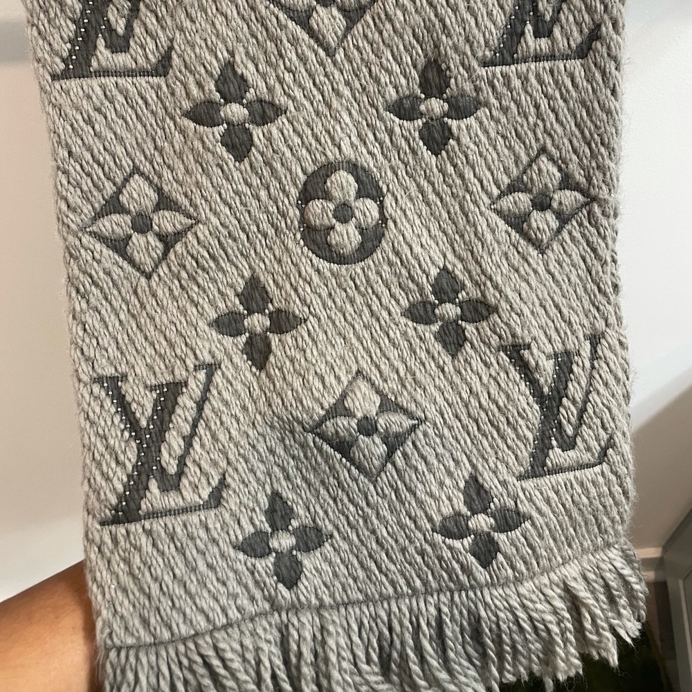 SOLD Authentic Louis Vuitton Logomania Gray Wool Scarf